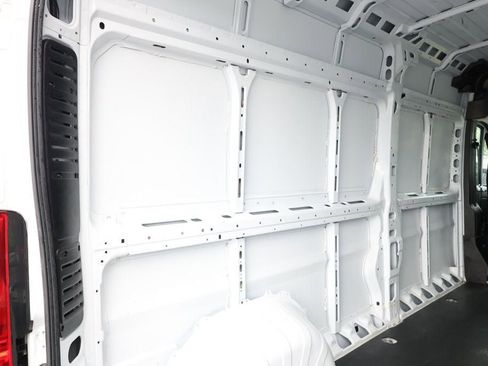 Used 2025 RAM ProMaster 2500 w/ Convenience Group FWD image 18