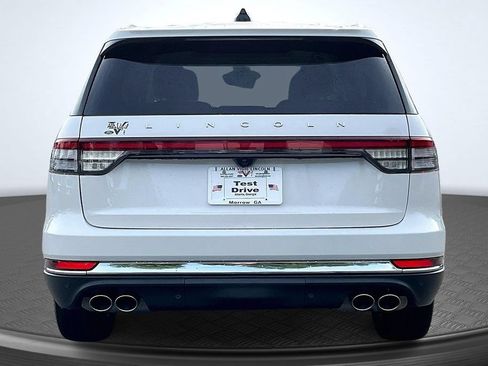 Used 2026 Lincoln Aviator 2WD image 6
