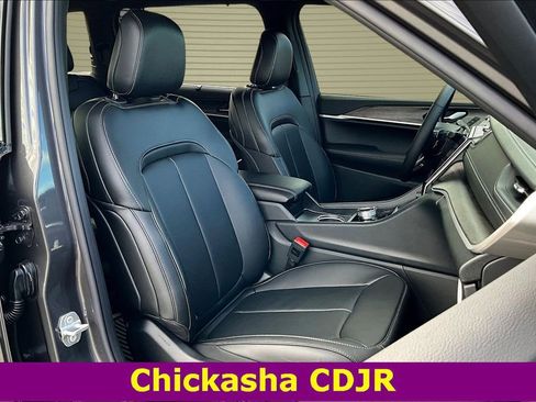 New 2025 Jeep Grand Cherokee L Limited w/ Luxury Tech Group II image 11