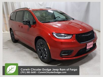 New 2026 Chrysler Pacifica Limited w/ S Appearance Package