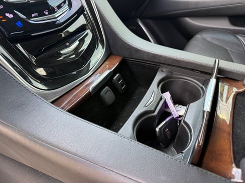 Used 2019 Cadillac Escalade Luxury w/ Escalade Sport Edition AWD/4WD image 21