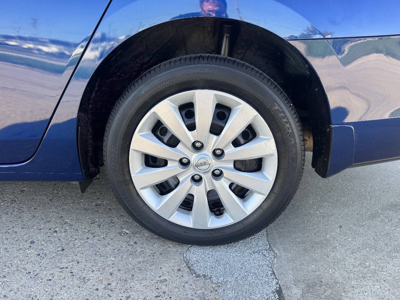 Used 2017 Nissan Sentra S FWD image 9