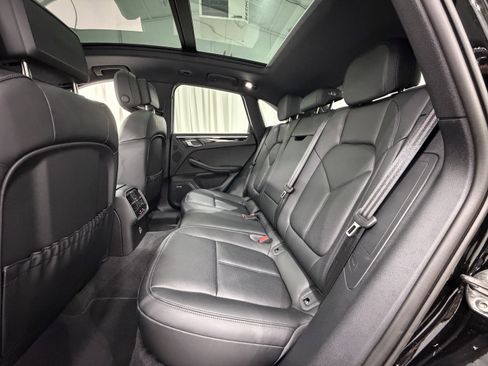Certified 2025 Porsche Macan image 20