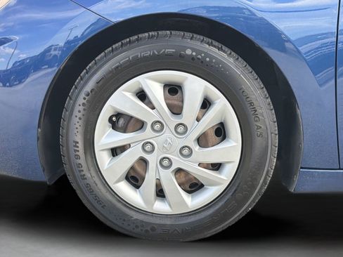 Used 2020 Hyundai Elantra SE FWD image 29