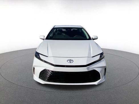 Used 2025 Toyota Camry LE image 4