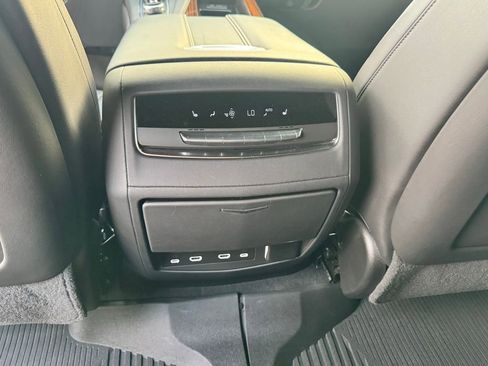 Used 2021 Cadillac Escalade Premium Luxury RWD image 19
