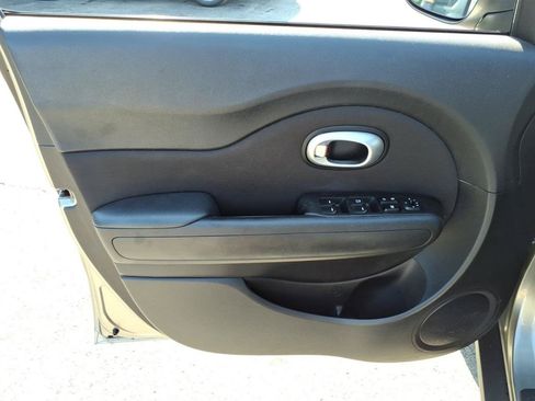 Used 2015 Kia Soul FWD image 8