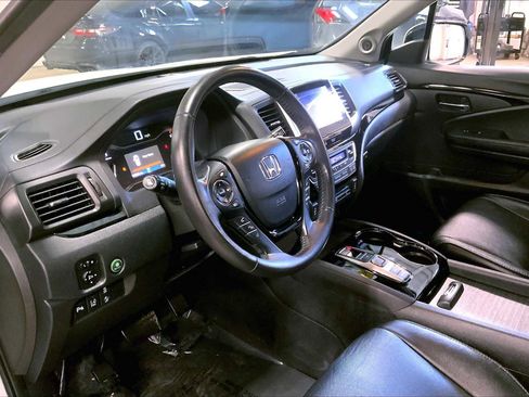 Used 2018 Honda Pilot Touring image 19