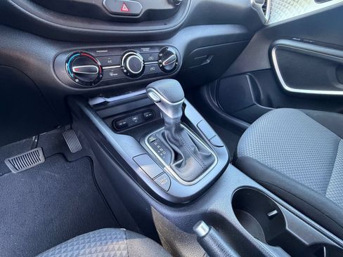 Used 2025 Kia Soul LX w/ LX Technology Package FWD image 39