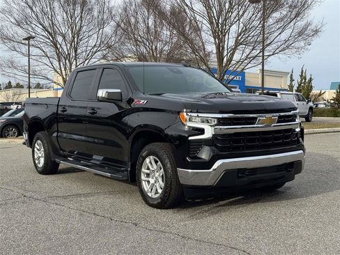 Used 2023 Chevrolet Silverado 1500 LT w/ Z71 Off-Road Package image 2