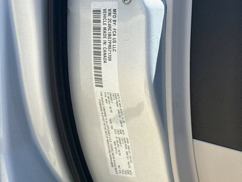 Used 2023 Chrysler Pacifica Touring-L FWD image 53