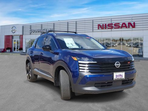 New 2026 Nissan Kicks SR image 4