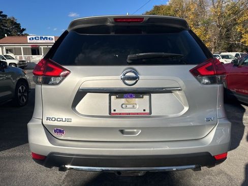 Used 2018 Nissan Rogue SV image 5