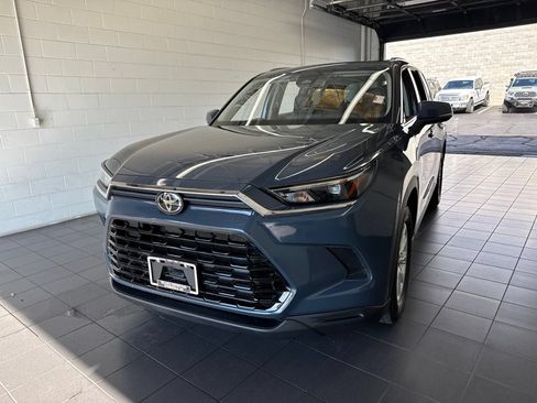 Certified 2025 Toyota Grand Highlander AWD image 3