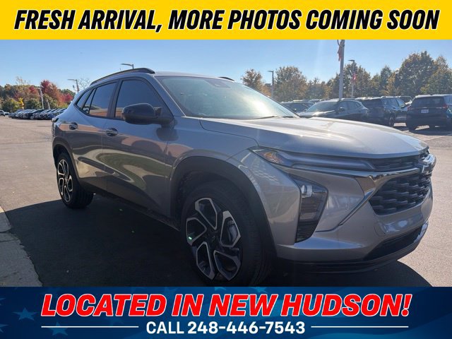 Used 2026 Chevrolet Trax RS w/ Sunroof Package FWD image 4