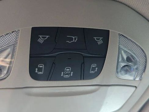 Certified 2024 Chrysler Pacifica Touring-L FWD image 35
