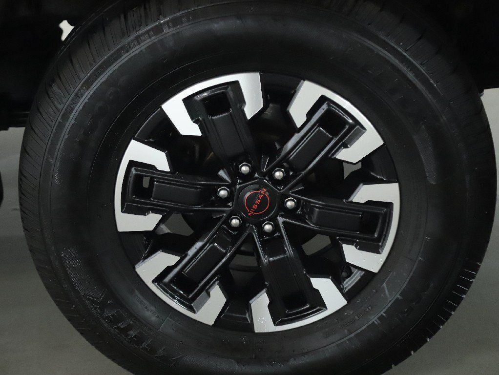 Used 2022 Nissan Frontier PRO-4X w/ Technology Package AWD/4WD image 39