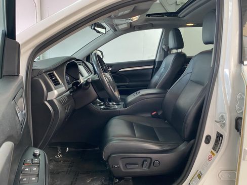 Used 2016 Toyota Highlander XLE w/ Protection Package #3 AWD/4WD image 24