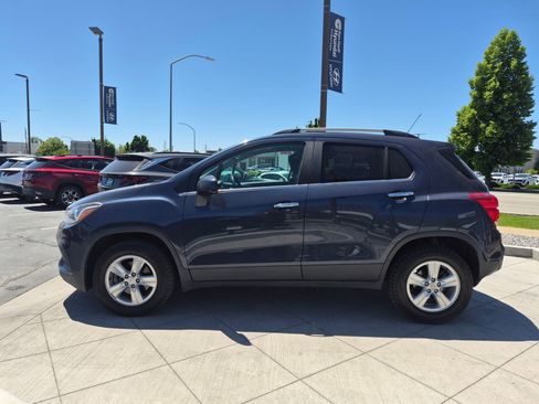 Used 2018 Chevrolet Trax LT w/ LT Convenience Package AWD/4WD image 9
