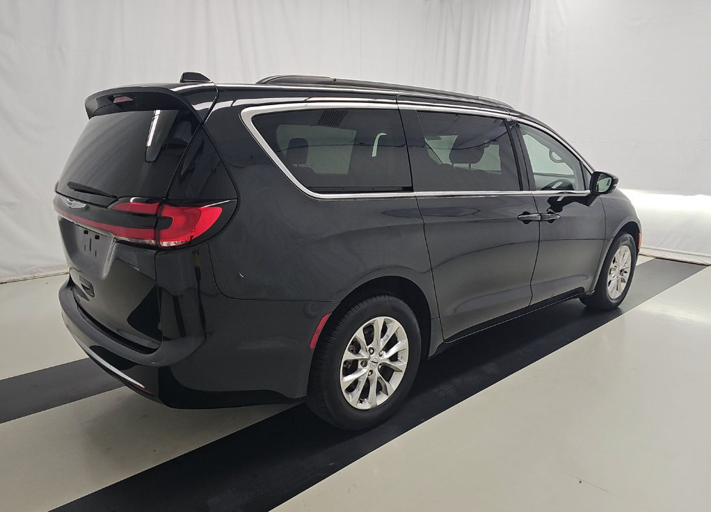 Used 2022 Chrysler Pacifica Touring-L AWD/4WD image 16