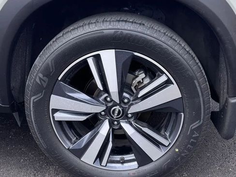 Used 2023 Nissan Rogue Platinum image 8