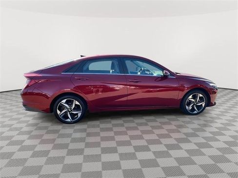 Used 2023 Hyundai Elantra Limited image 3