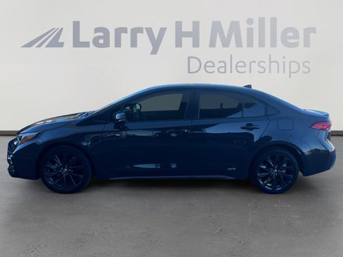 Used 2025 Toyota Corolla SE image 2