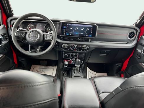 Used 2024 Jeep Wrangler Unlimited Rubicon AWD/4WD image 13