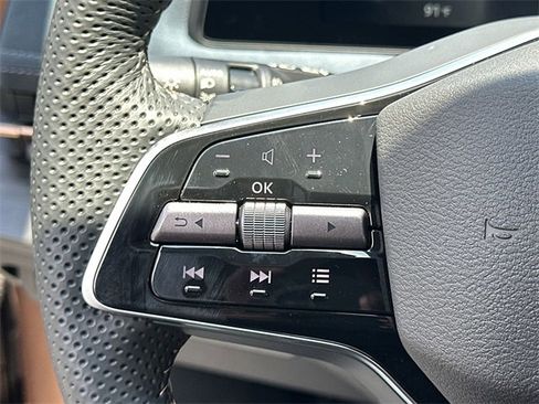 New 2025 Nissan Ariya Platinum image 16