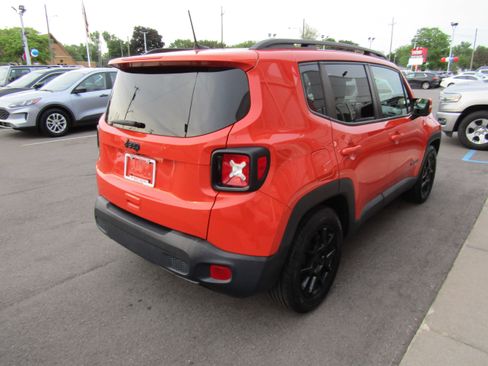 Used 2020 Jeep Renegade Altitude FWD image 5
