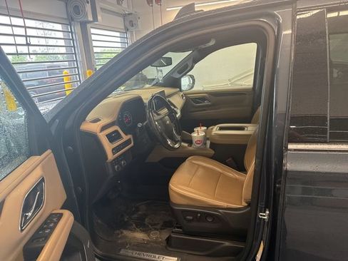 Used 2021 Chevrolet Suburban Premier AWD/4WD image 5