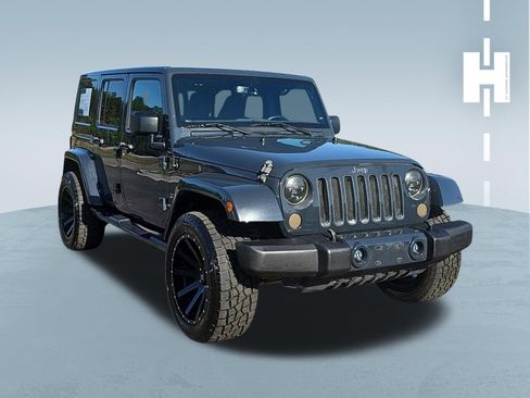 Used 2017 Jeep Wrangler Unlimited Sahara w/ Connectivity Group AWD/4WD image 1