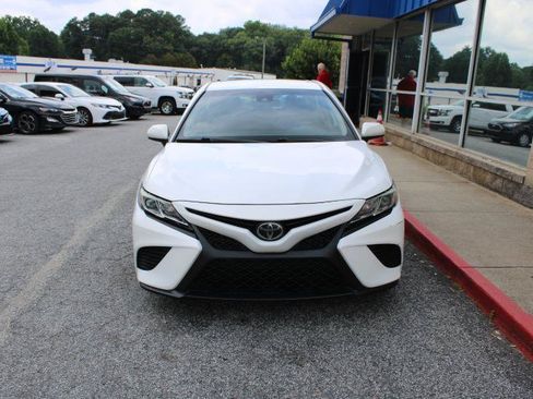 Used 2020 Toyota Camry SE FWD image 2