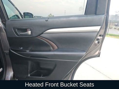 Used 2019 Toyota Highlander XLE image 25