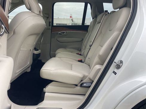 Used 2022 Volvo XC90 T6 Momentum image 19