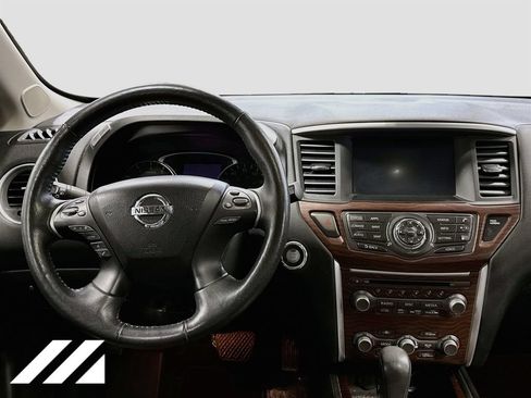 Used 2019 Nissan Pathfinder Platinum AWD/4WD image 25