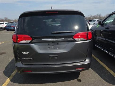 Used 2017 Chrysler Pacifica Touring image 7