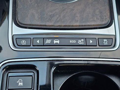 Used 2018 Jaguar F-PACE S image 39