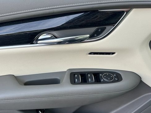 Used 2022 Cadillac XT6 Premium Luxury w/ Technology Package image 12