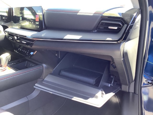 Used 2025 Nissan Kicks SR w/ Illumination Package AWD/4WD image 38