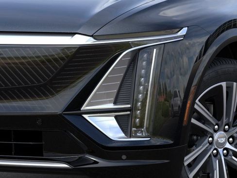 New 2026 Cadillac Lyriq Luxury AWD/4WD image 10