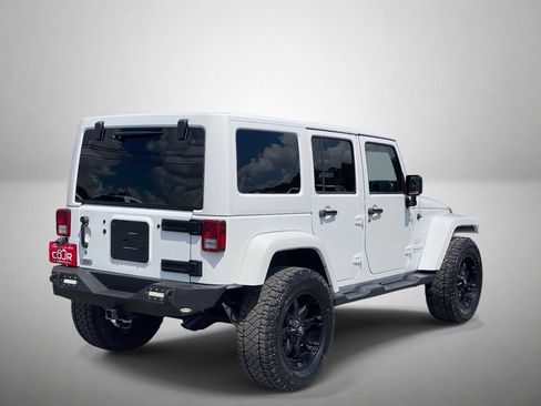 Used 2016 Jeep Wrangler Unlimited Sahara w/ Connectivity Group AWD/4WD image 3