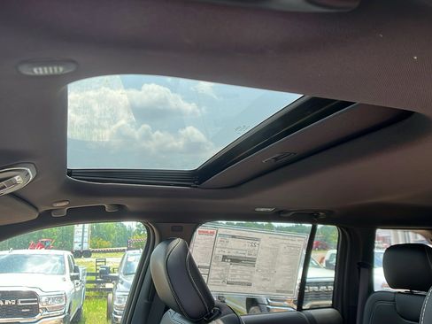 New 2025 Jeep Grand Cherokee 4WD image 19