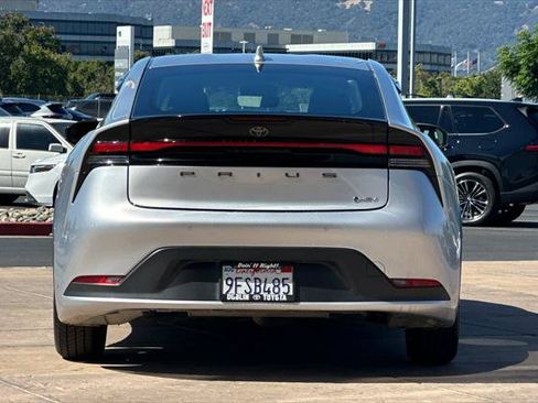 Certified 2023 Toyota Prius LE FWD image 6