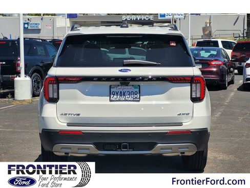 Used 2026 Ford Explorer Active AWD/4WD image 5