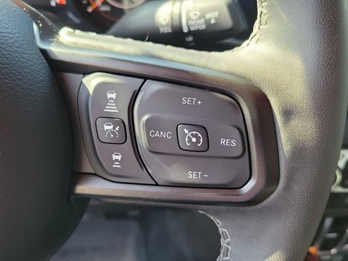 Used 2025 Jeep Gladiator Mojave w/ Convenience Group AWD/4WD image 27