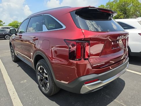 Certified 2025 Kia Sorento S AWD/4WD image 11