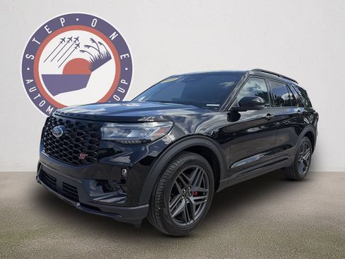 Used 2025 Ford Explorer ST RWD image 2