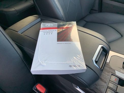 New 2026 Toyota Highlander Limited image 33