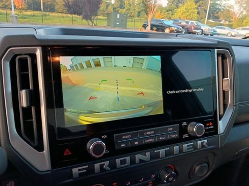 Used 2025 Nissan Frontier SV RWD image 19